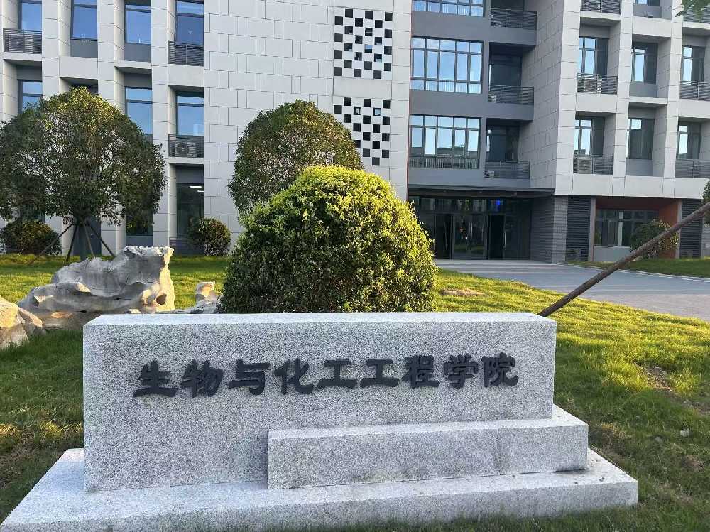 南城县扬州职业大学体育场高杆灯项目